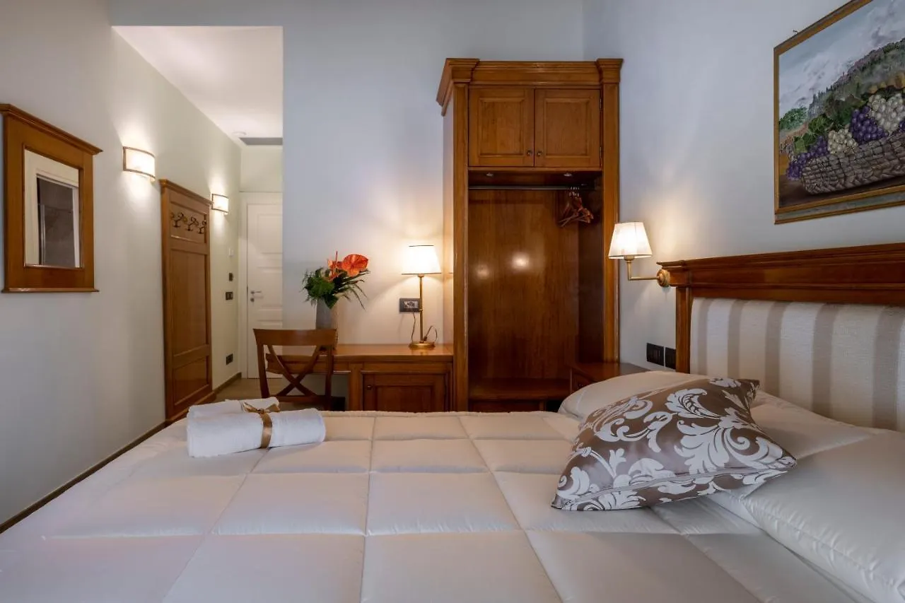 Palazzo Del Mercante Montepulciano Stazione Couette-café